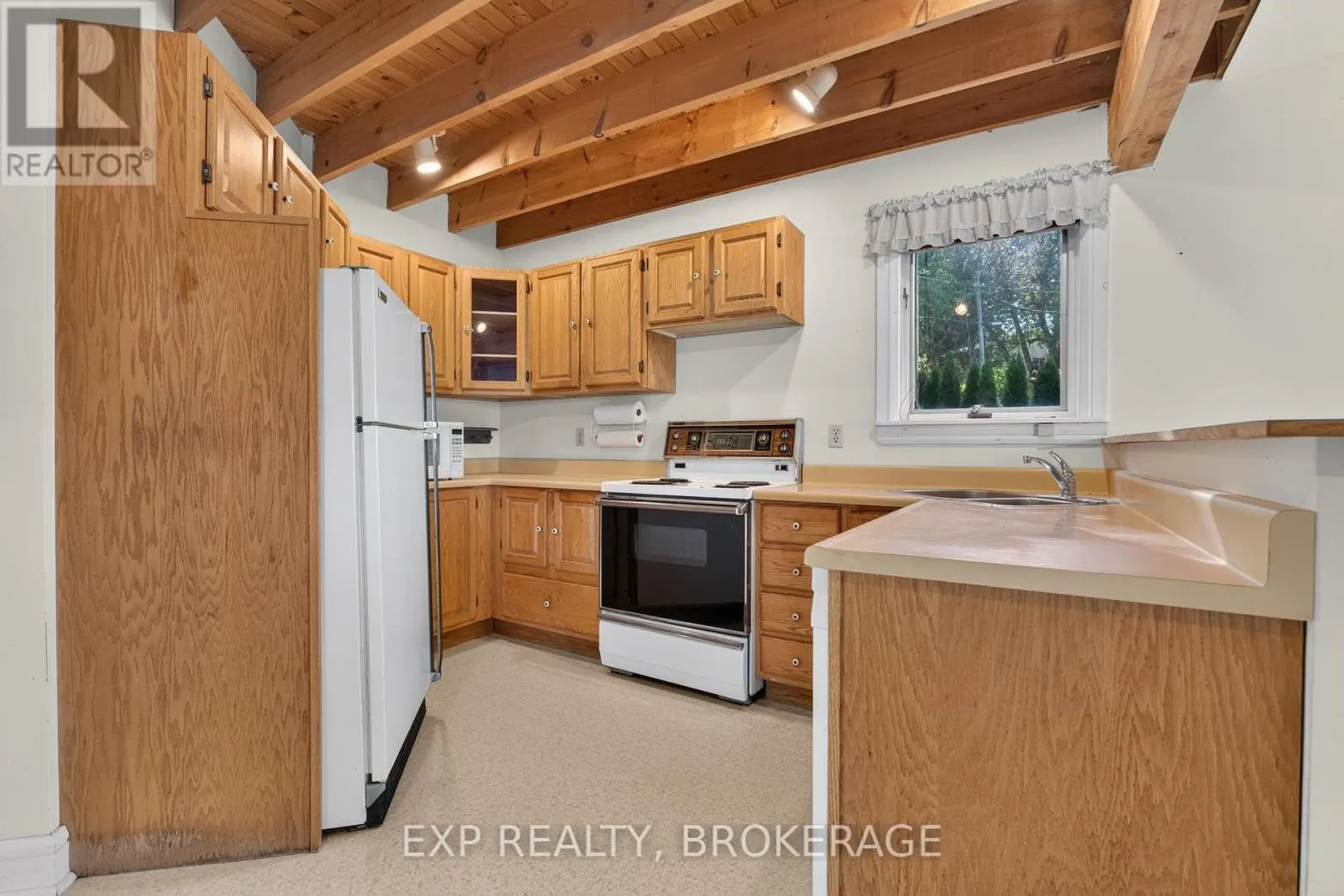 1008 MOCKINGBIRD LANE