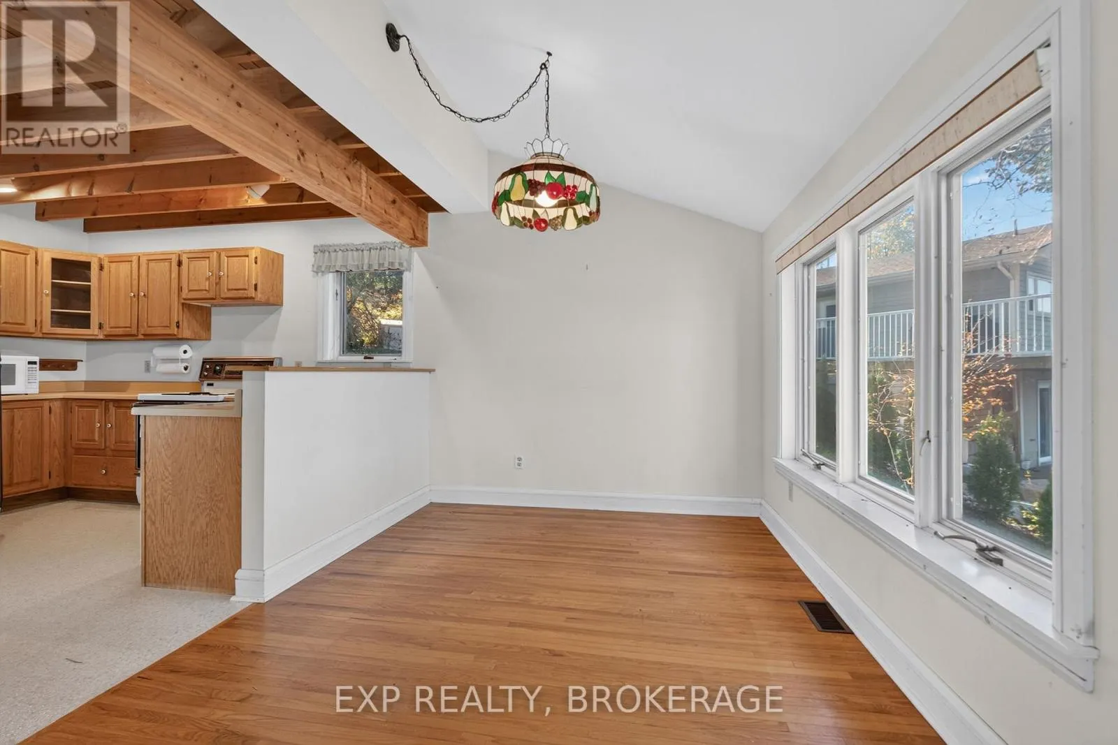 1008 MOCKINGBIRD LANE