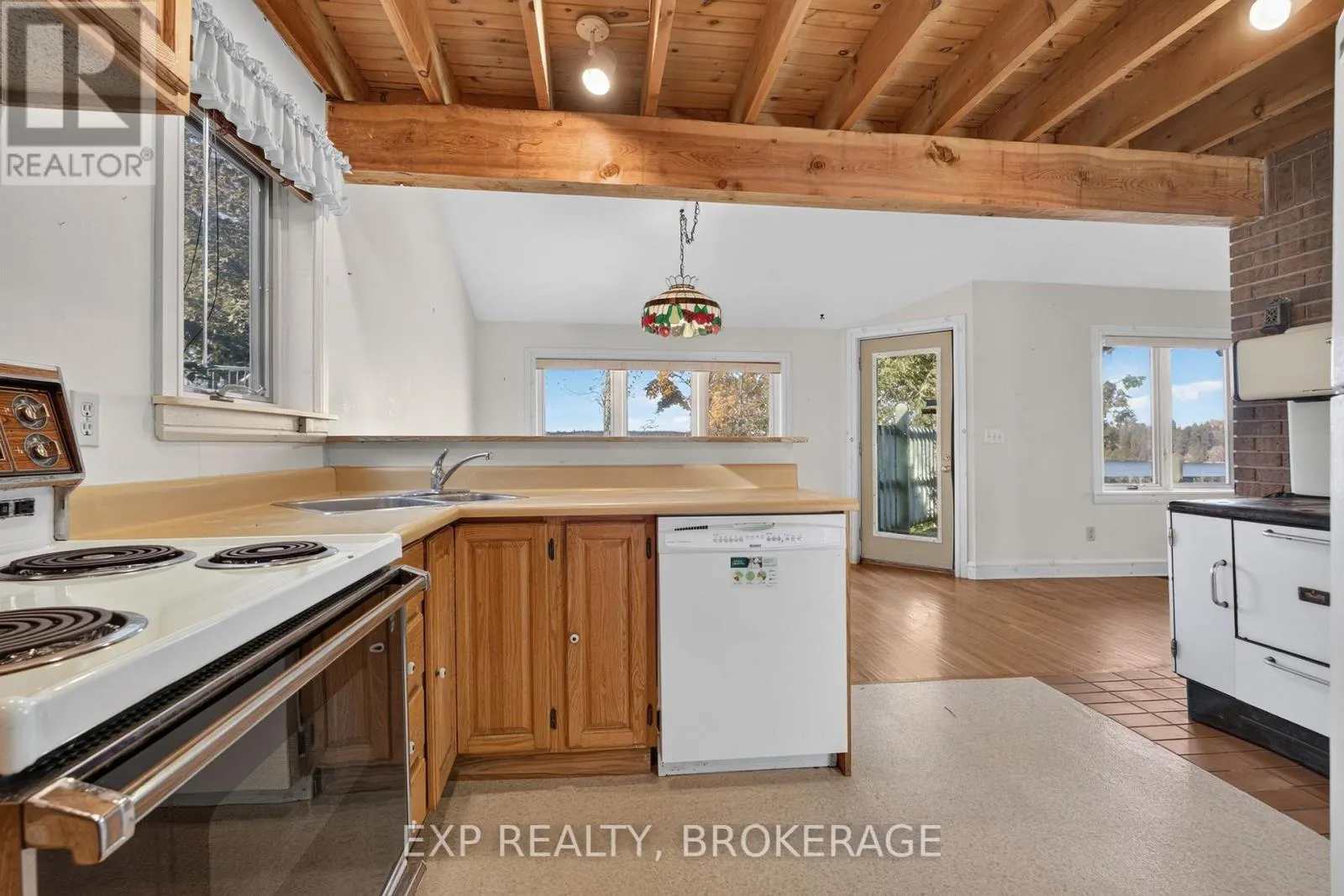 1008 MOCKINGBIRD LANE