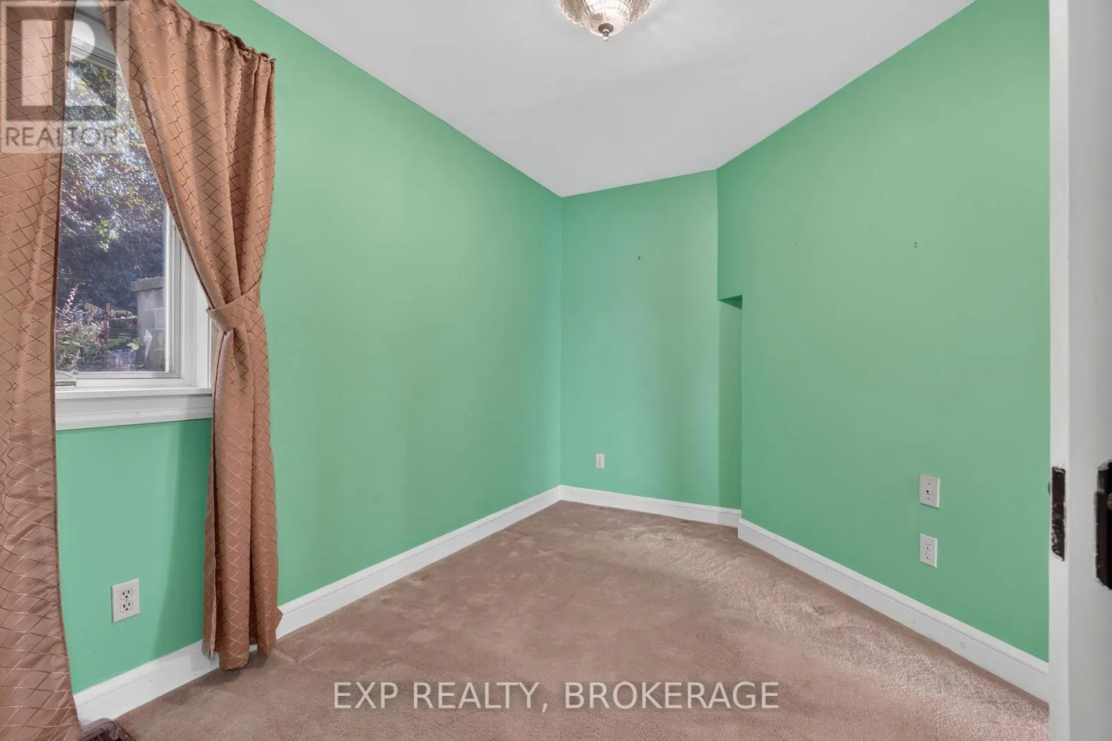 1008 MOCKINGBIRD LANE