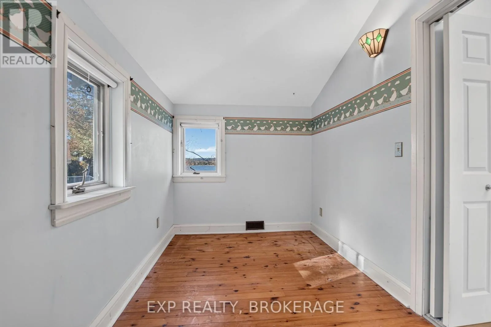 1008 MOCKINGBIRD LANE