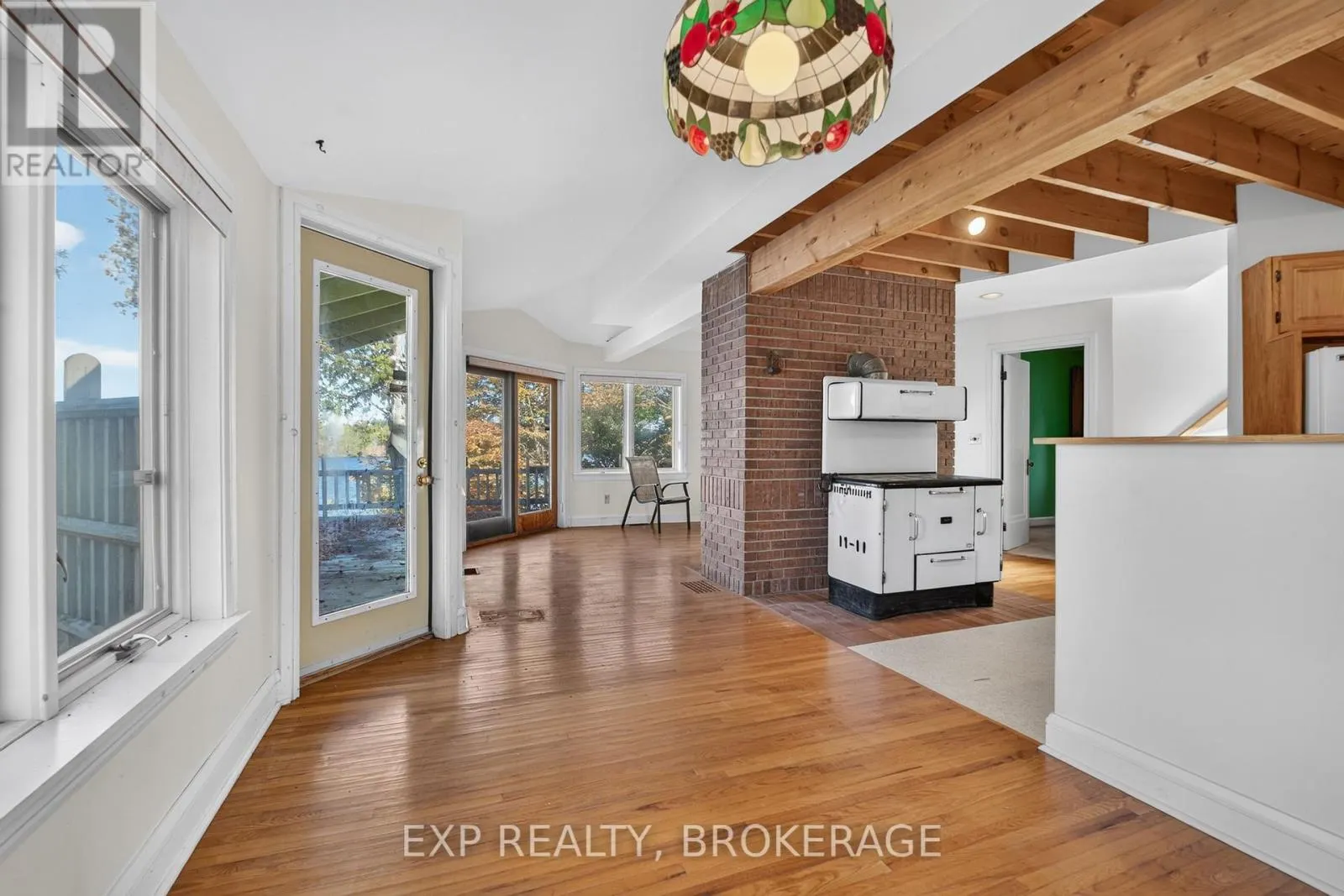 1008 MOCKINGBIRD LANE