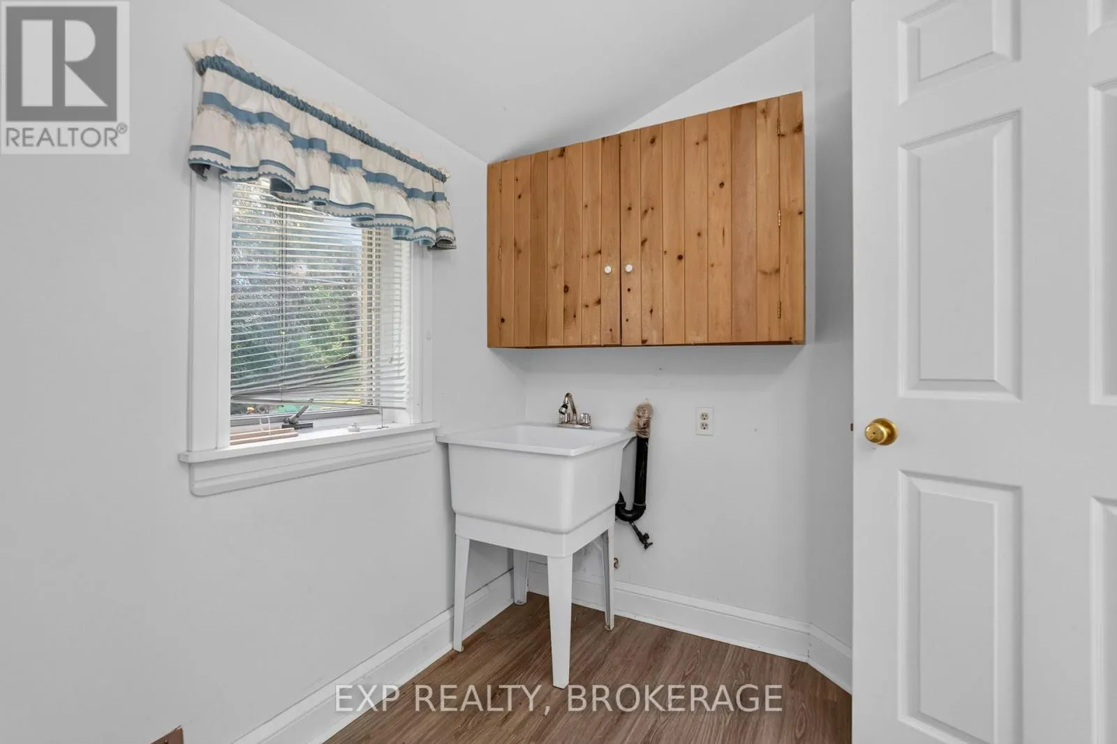 1008 MOCKINGBIRD LANE