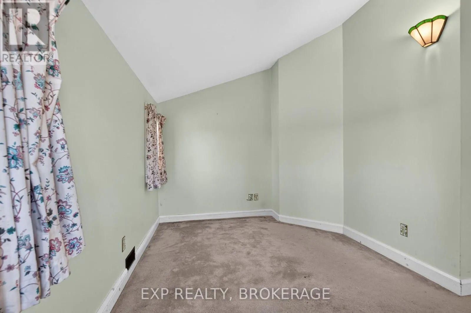 1008 MOCKINGBIRD LANE