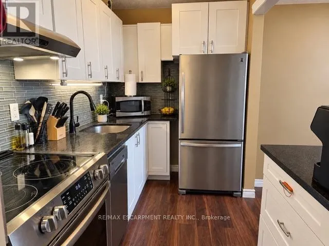 1002 - 15 ALBRIGHT ROAD