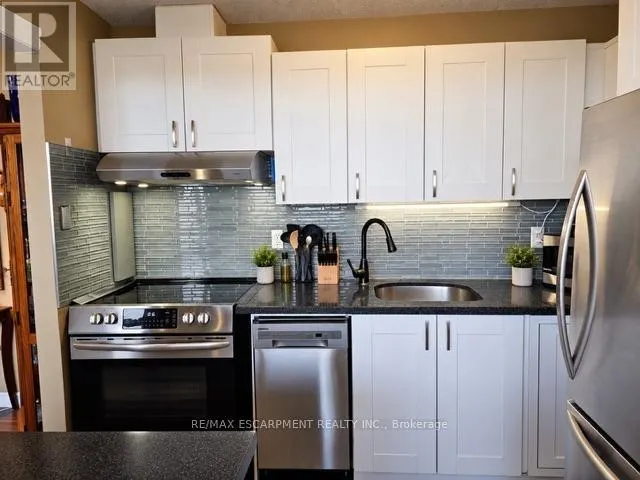1002 - 15 ALBRIGHT ROAD