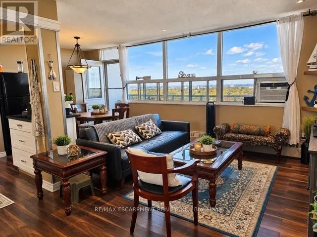 1002 - 15 ALBRIGHT ROAD