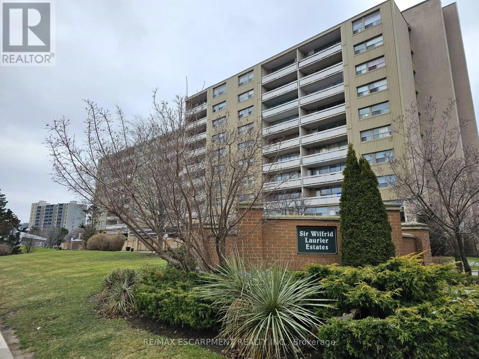 1002 - 15 ALBRIGHT ROAD