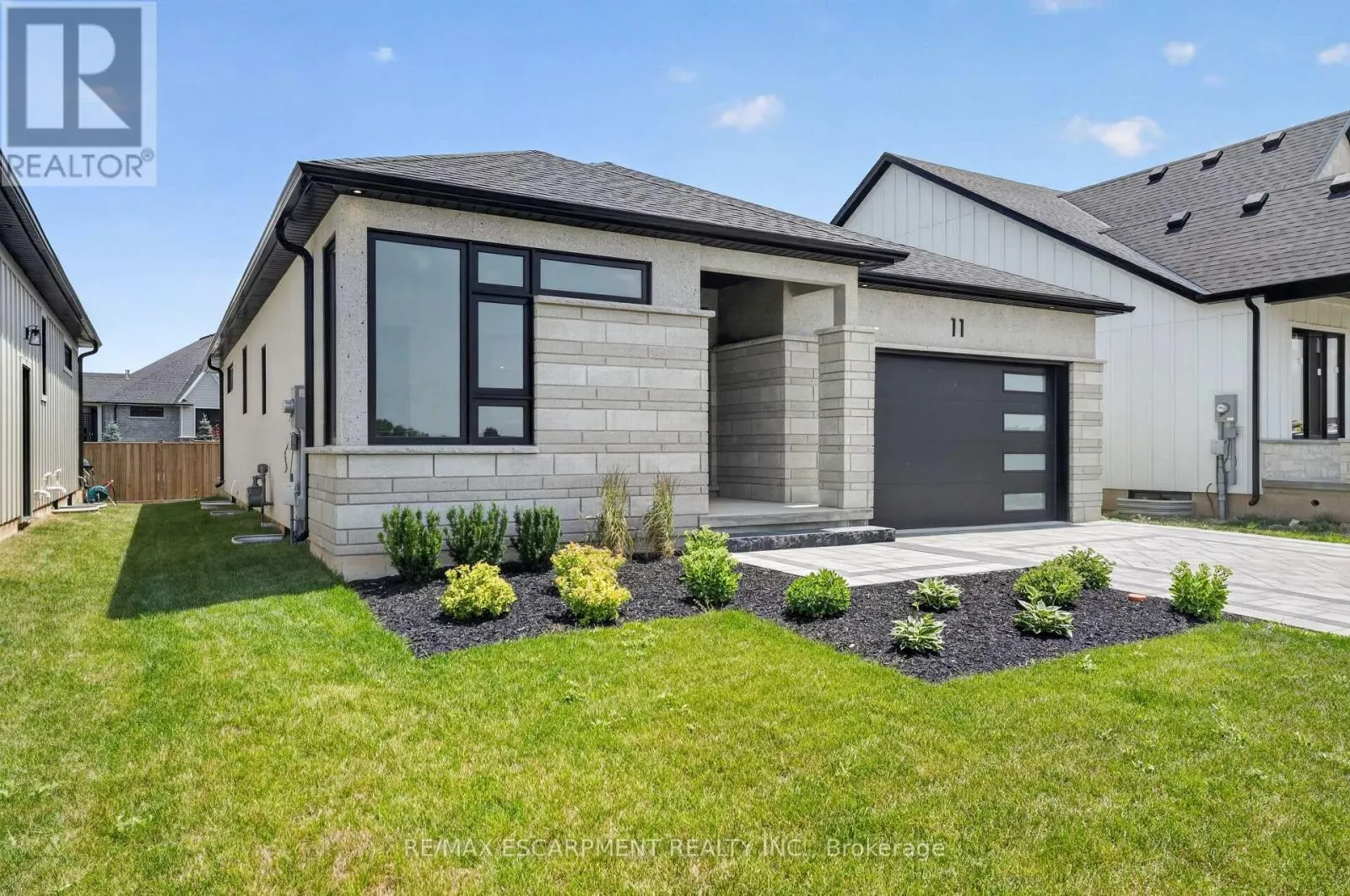 11 OAKLEY DRIVE