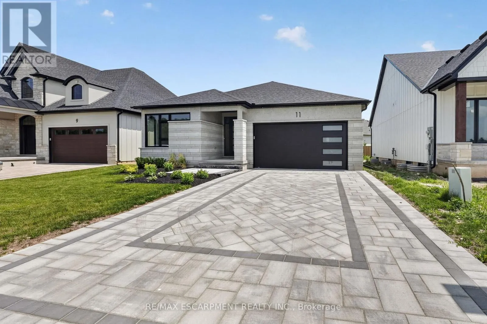 11 OAKLEY DRIVE