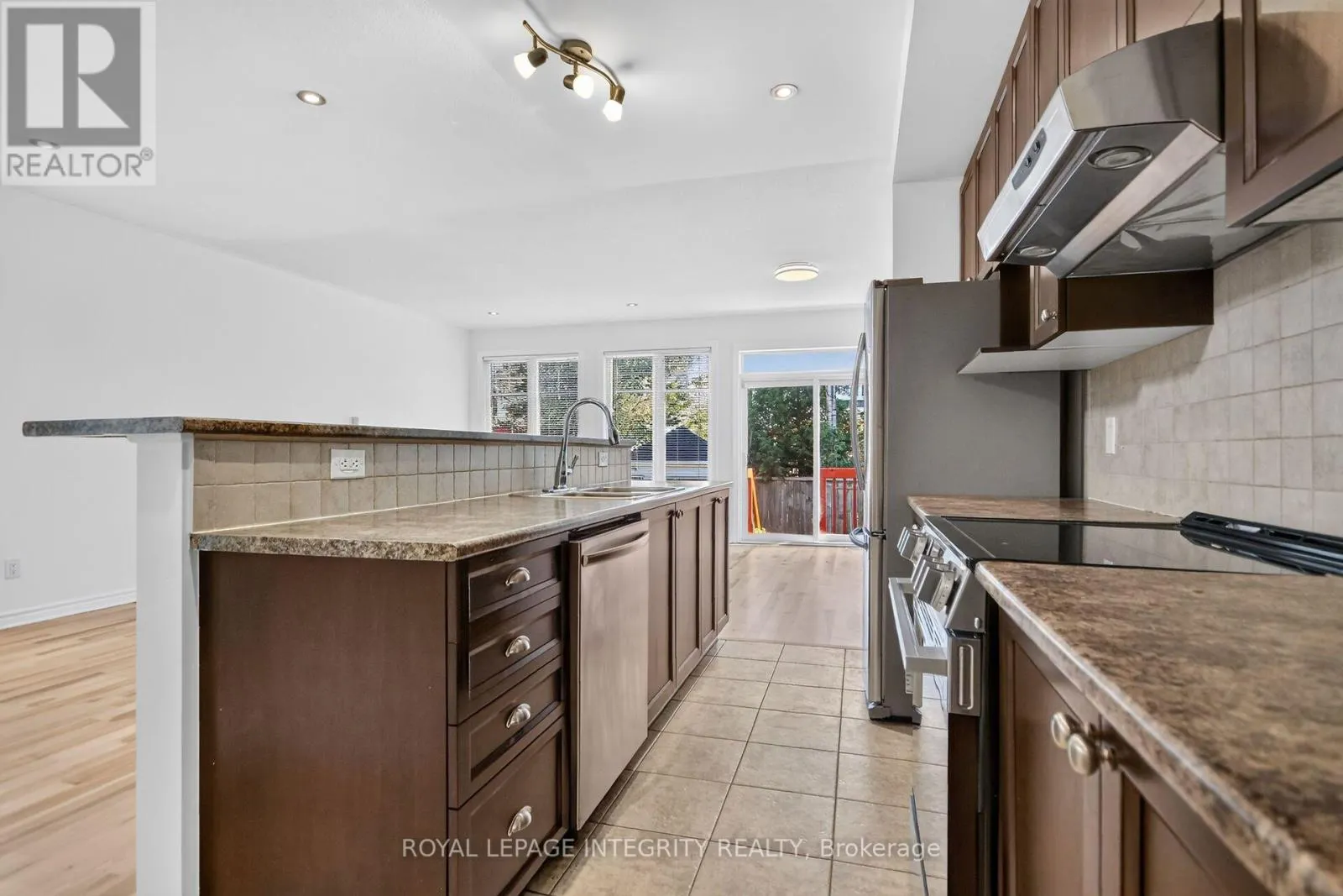 848 WHITE ALDER AVENUE