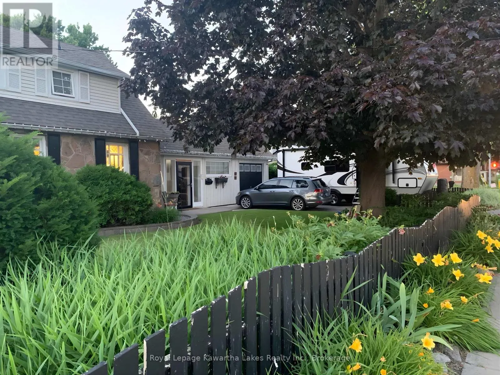 114 COLBORNE STREET W