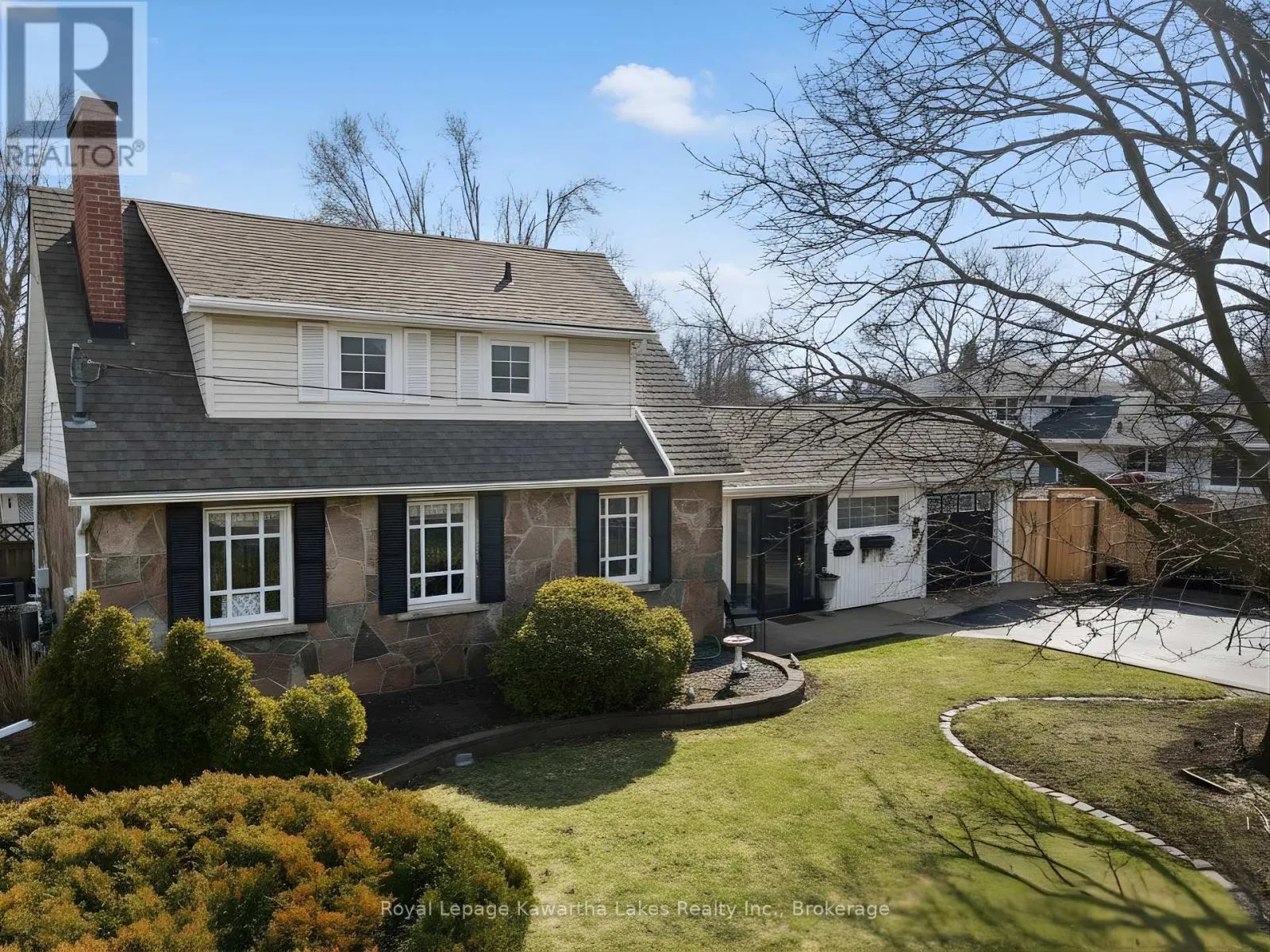 114 COLBORNE STREET W