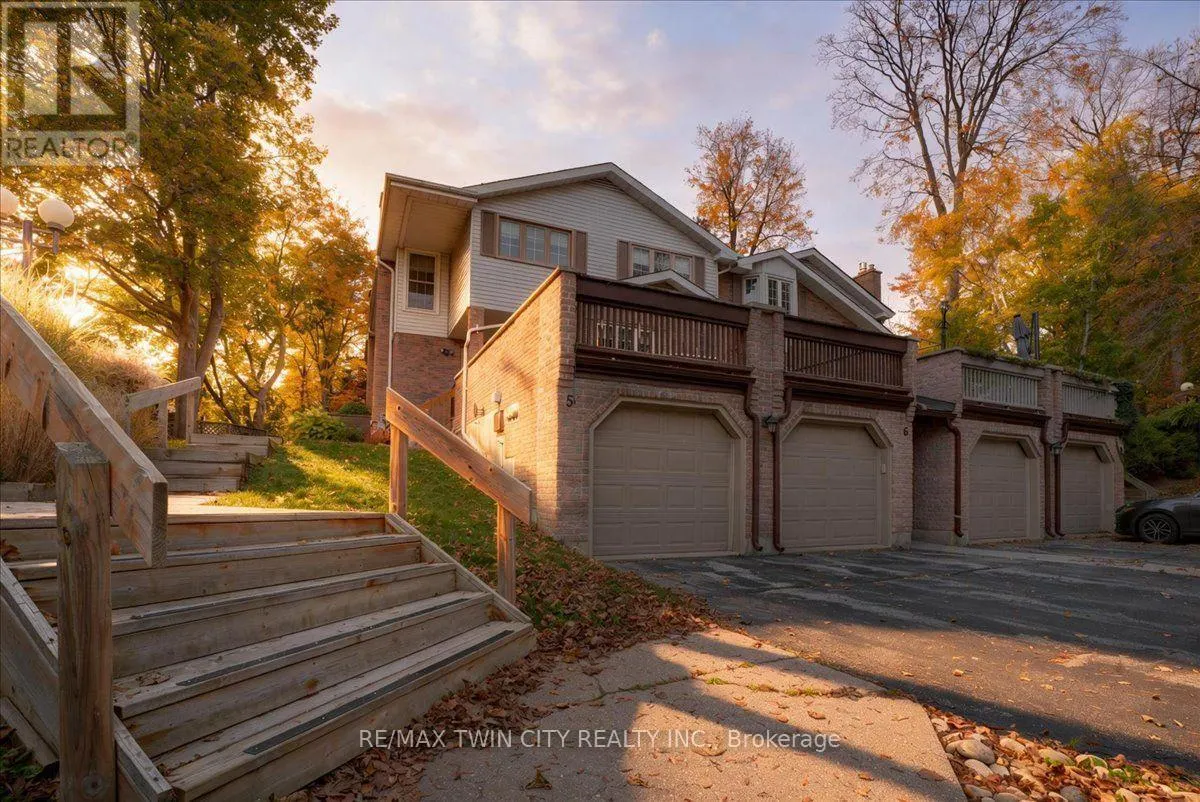 6 - 250 KINGSWOOD DRIVE