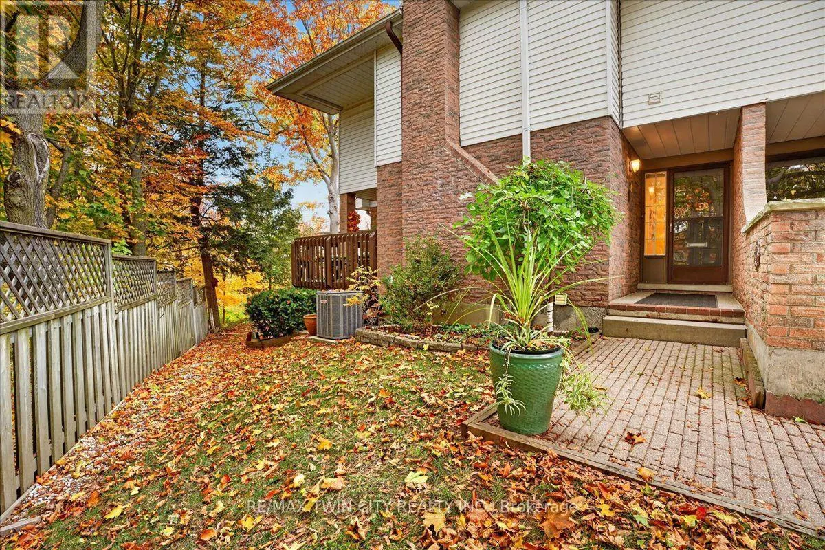 6 - 250 KINGSWOOD DRIVE