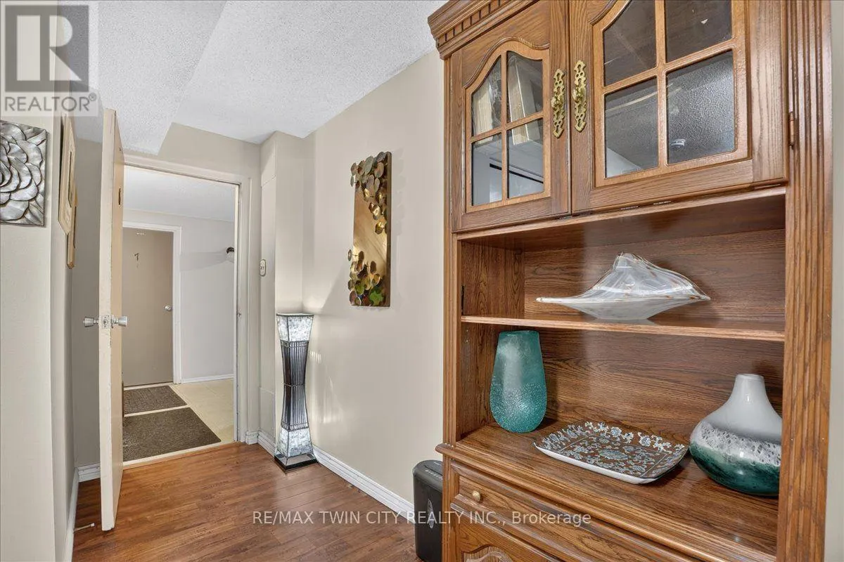 6 - 250 KINGSWOOD DRIVE