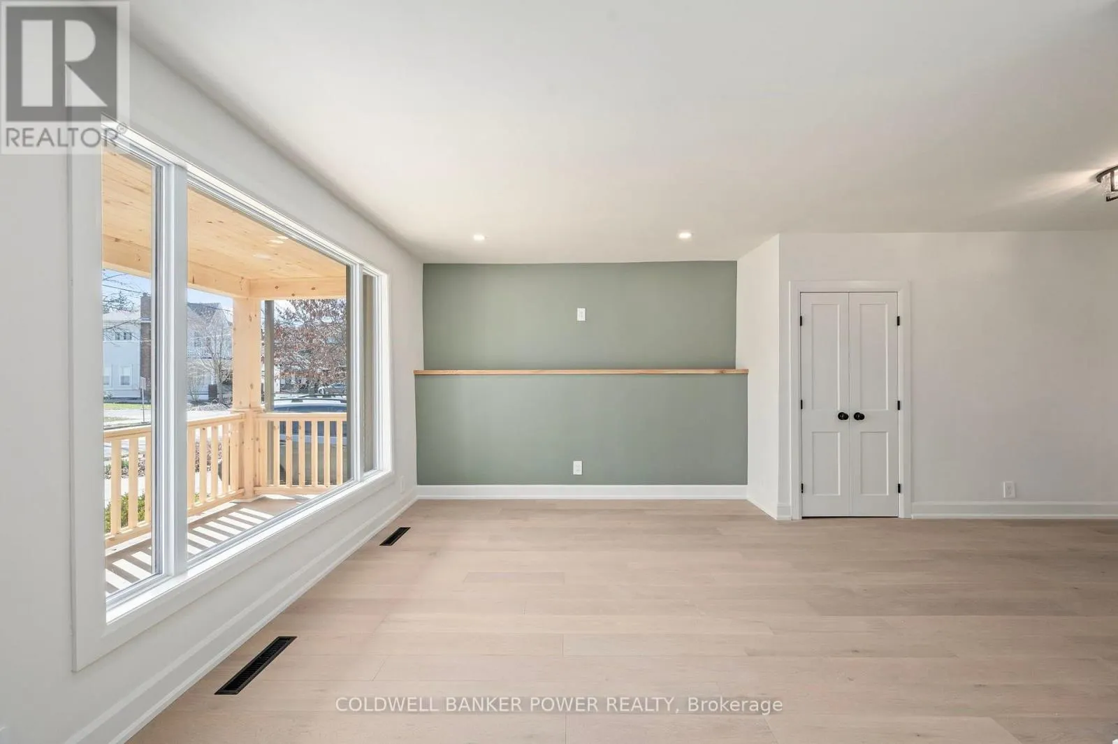 MAIN - 94 BRUCE STREET #Main