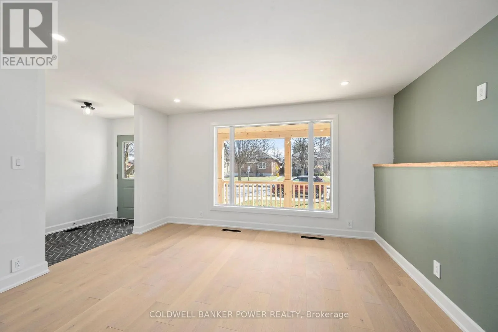 MAIN - 94 BRUCE STREET #Main