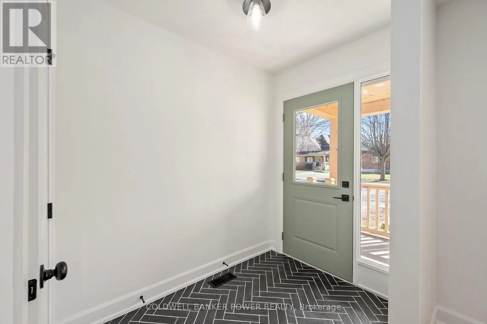 MAIN - 94 BRUCE STREET #Main