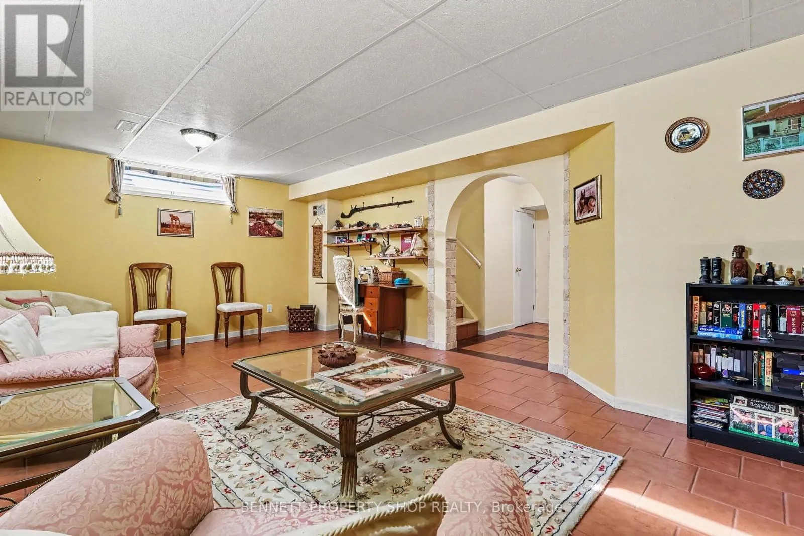 369 STONEWAY DRIVE