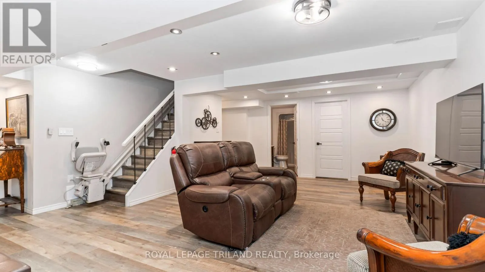 6 - 20 WINDEMERE PLACE #6