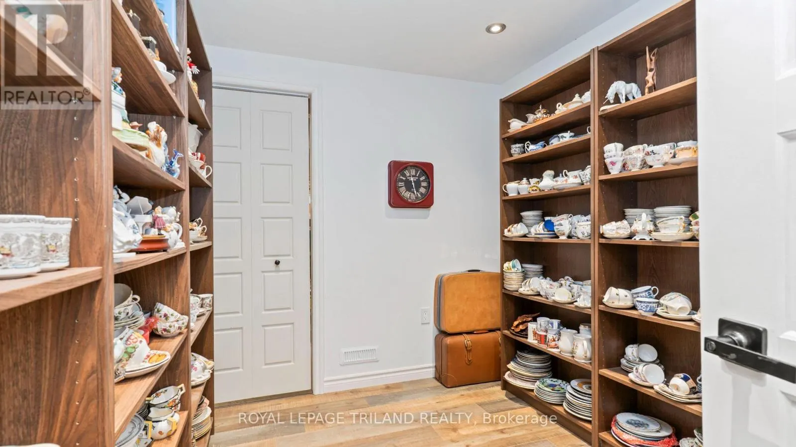 6 - 20 WINDEMERE PLACE #6