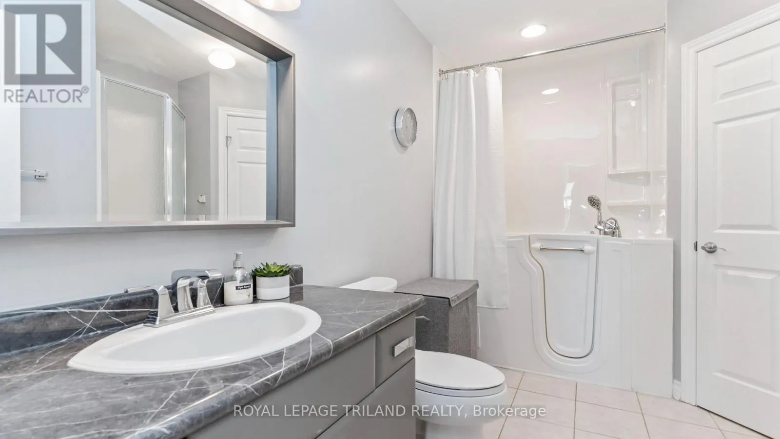 6 - 20 WINDEMERE PLACE #6