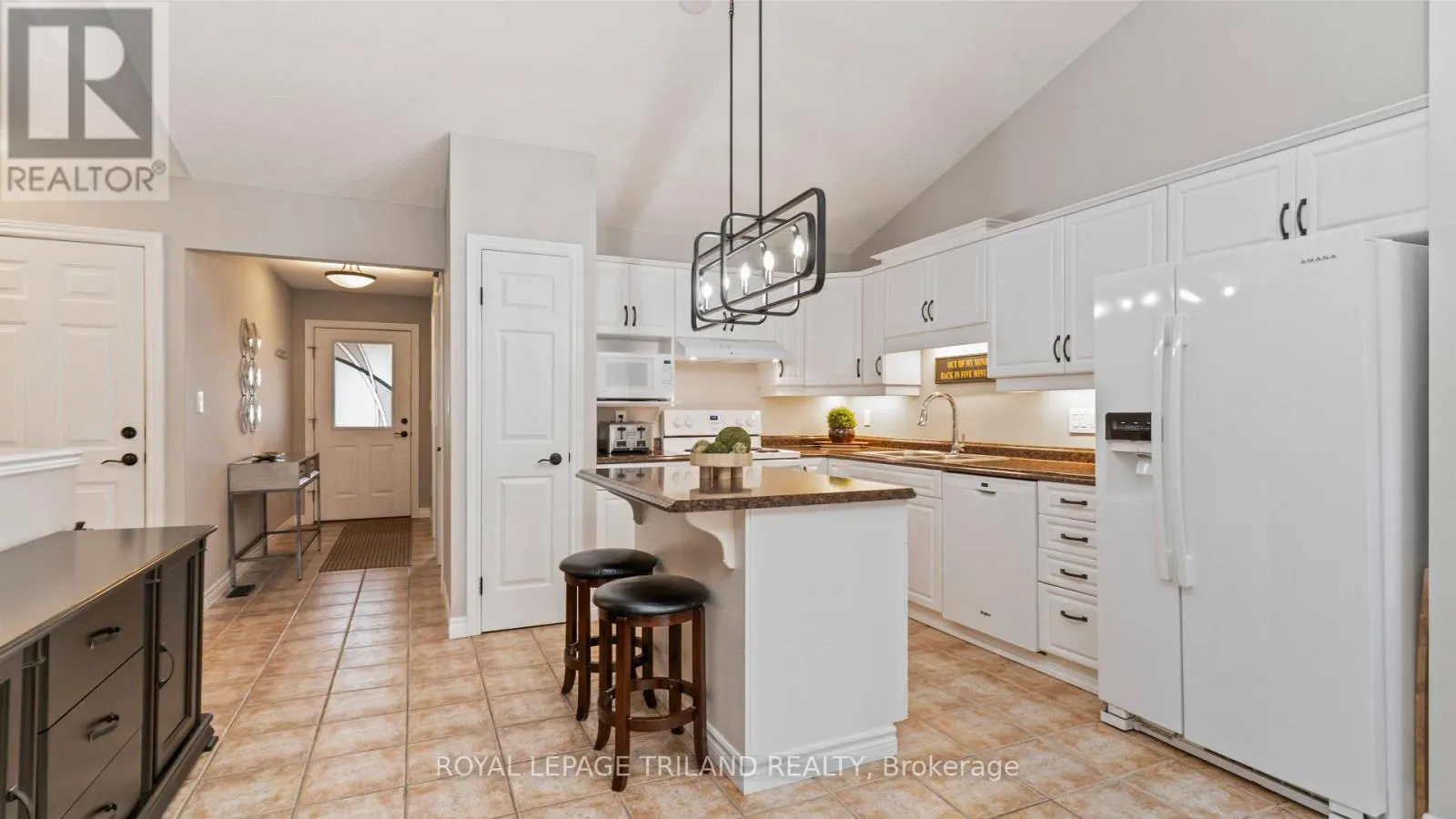 6 - 20 WINDEMERE PLACE #6