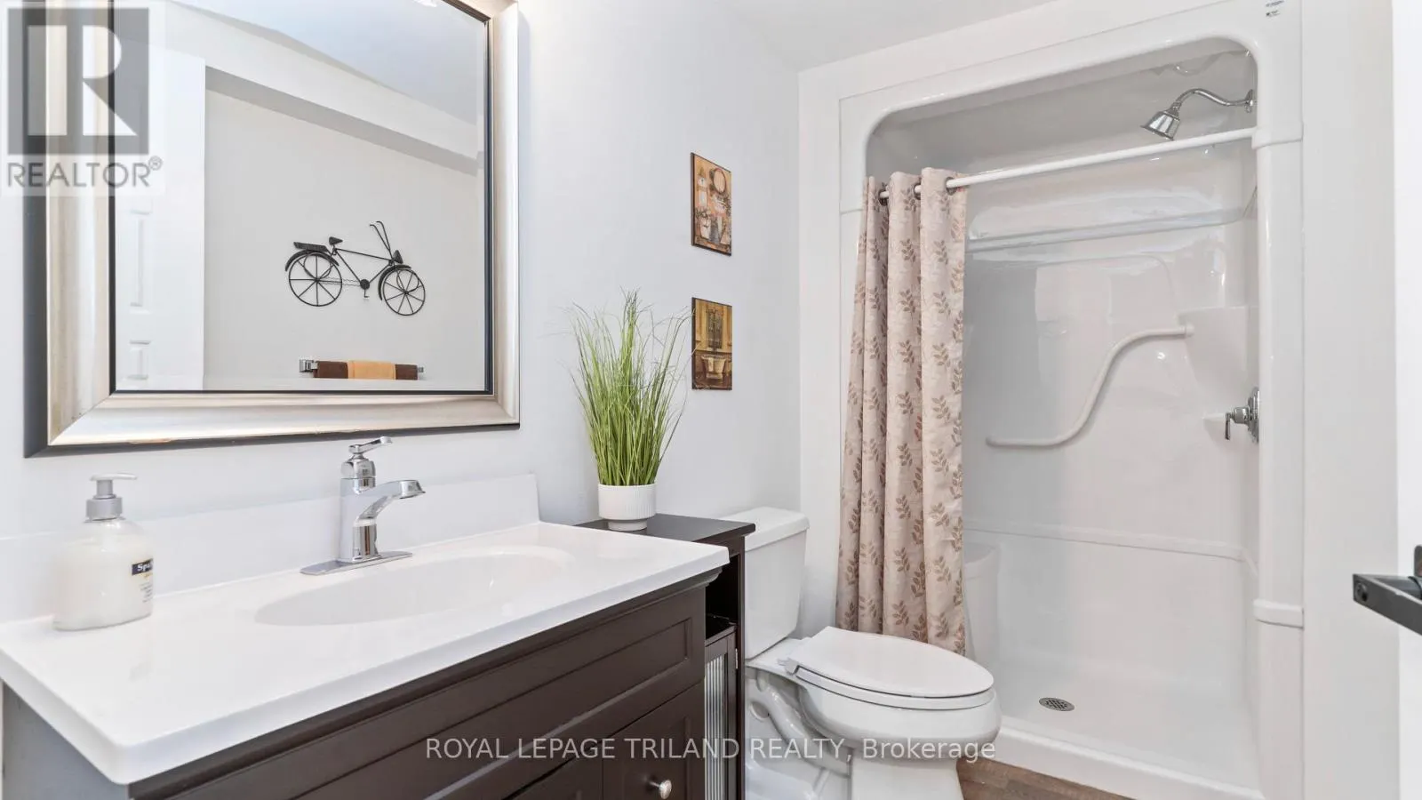 6 - 20 WINDEMERE PLACE #6