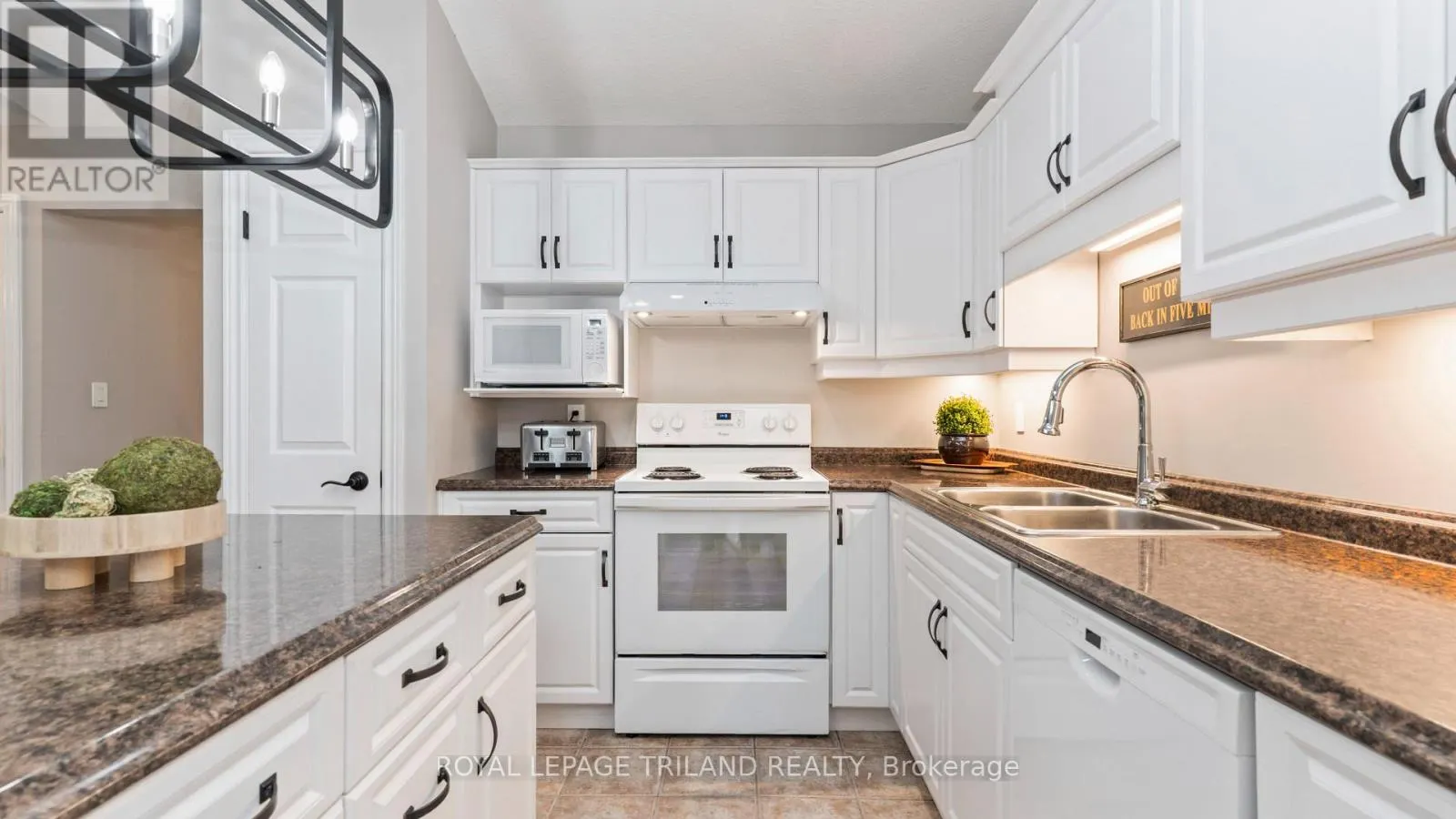6 - 20 WINDEMERE PLACE #6