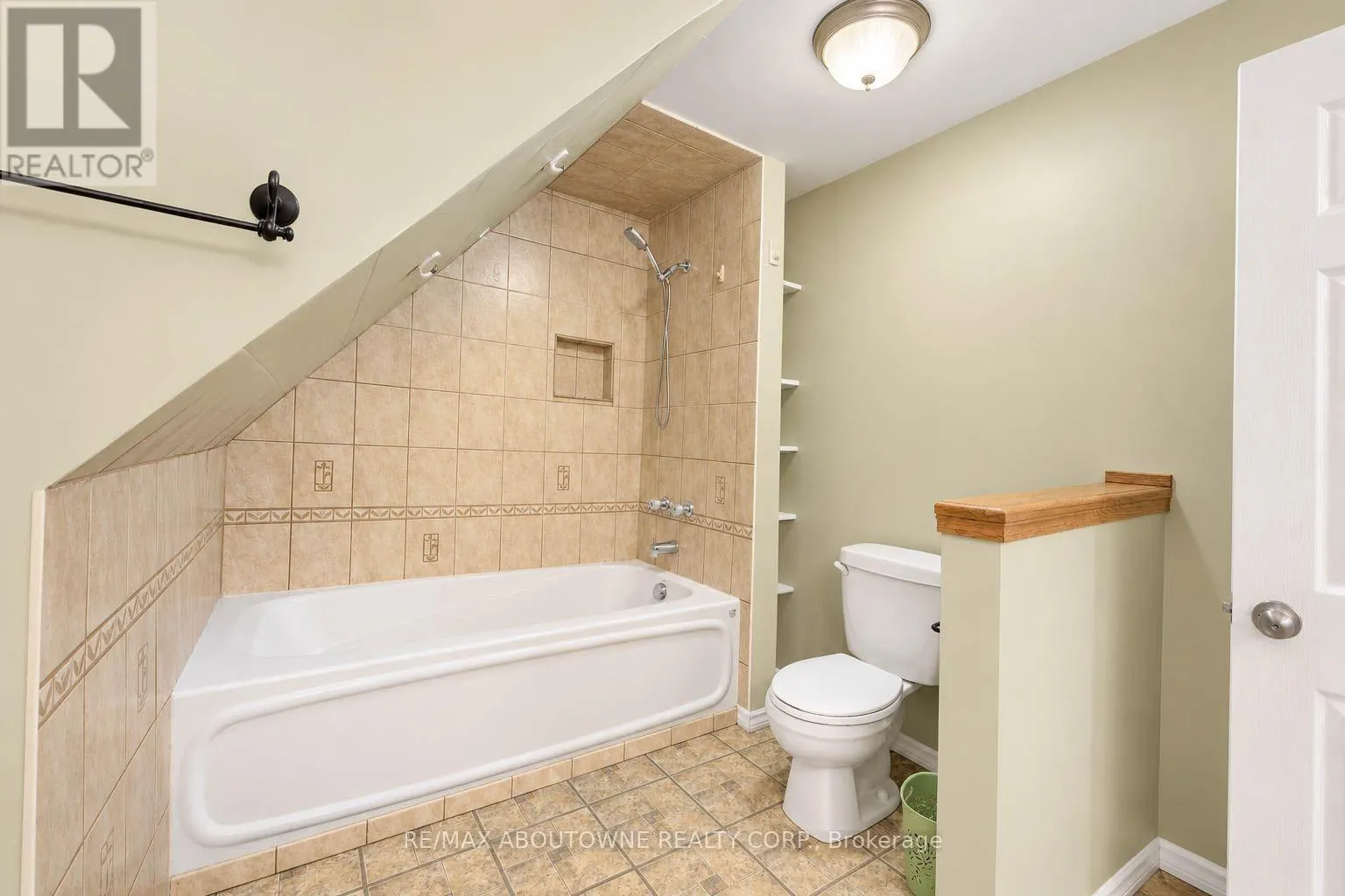 81 GLENDALE AVENUE N