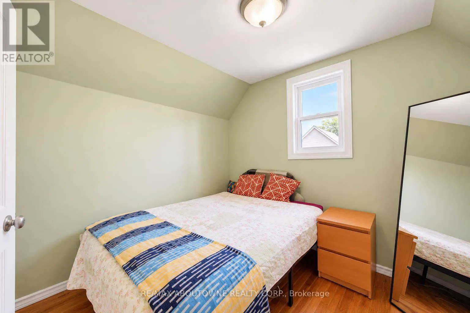 81 GLENDALE AVENUE N