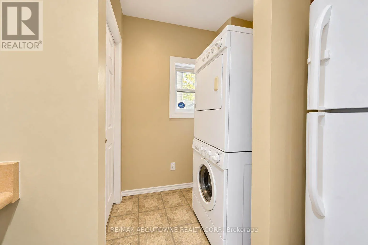 81 GLENDALE AVENUE N