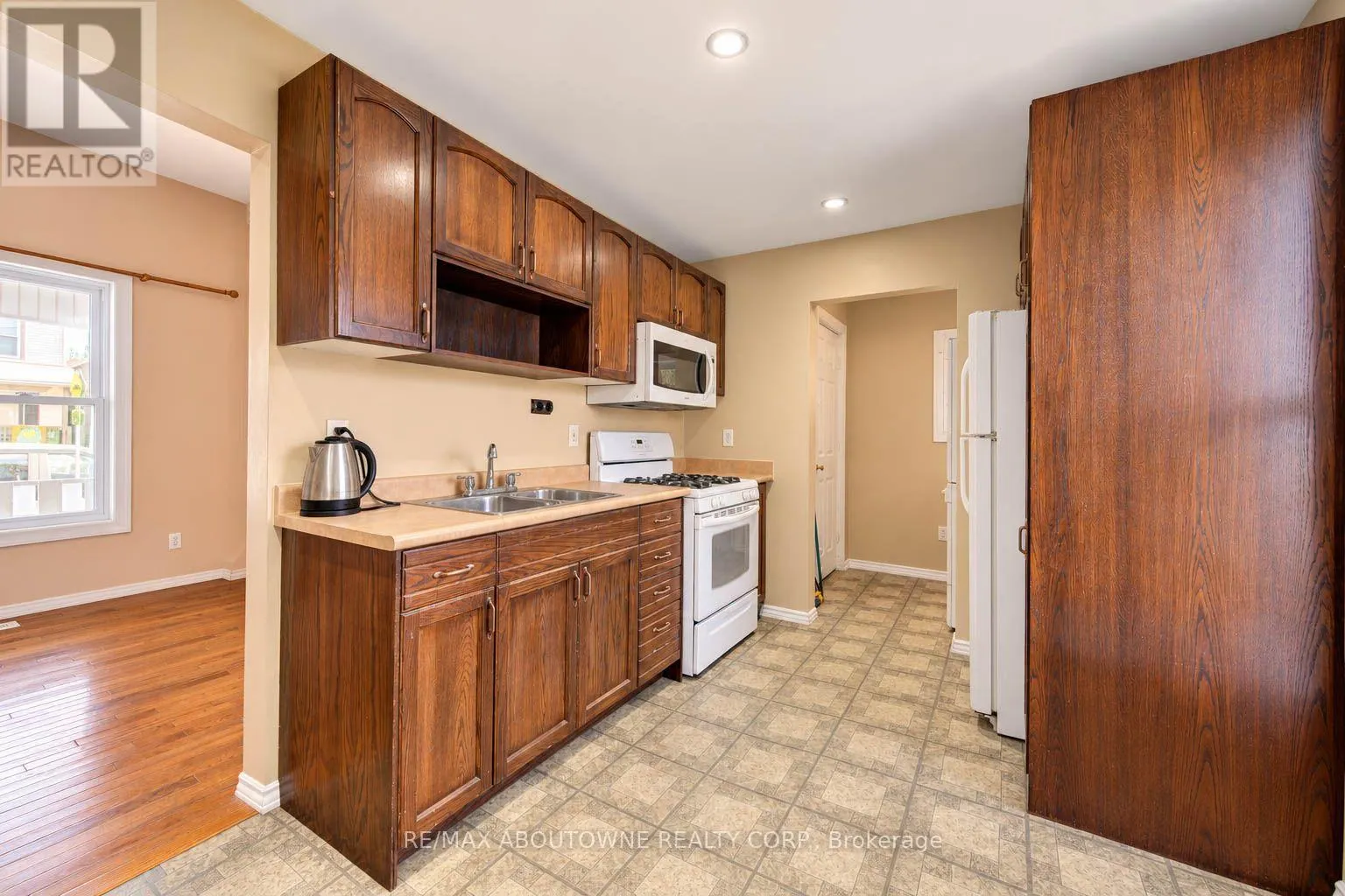 81 GLENDALE AVENUE N