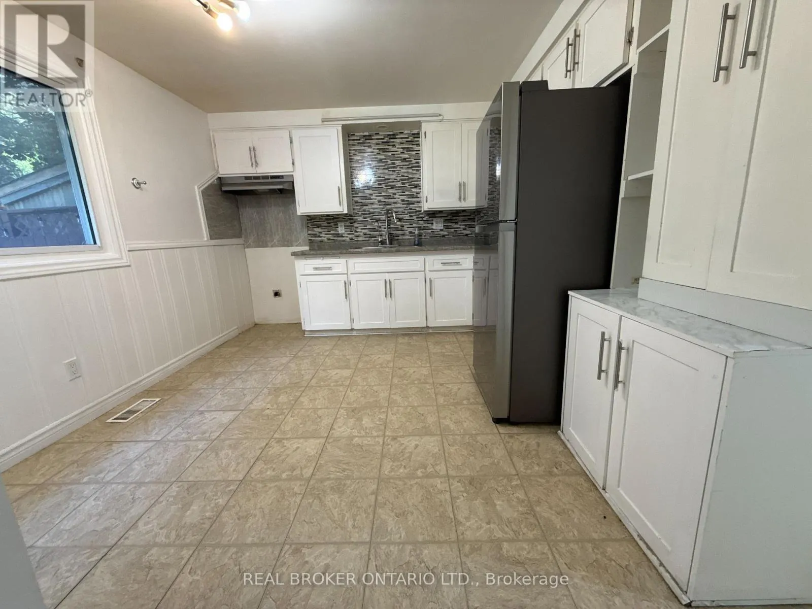 MAIN - 535 ELGIN STREET N