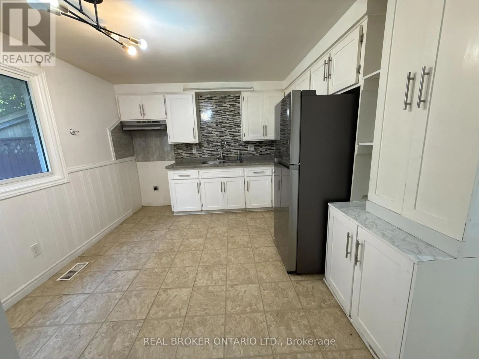MAIN - 535 ELGIN STREET N