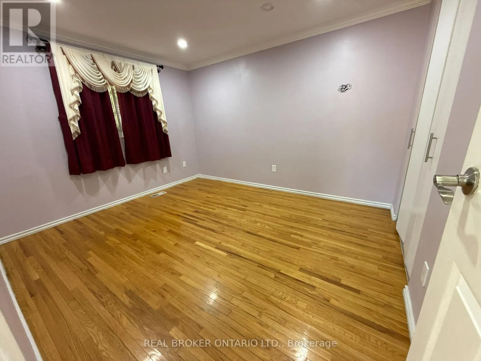 MAIN - 535 ELGIN STREET N