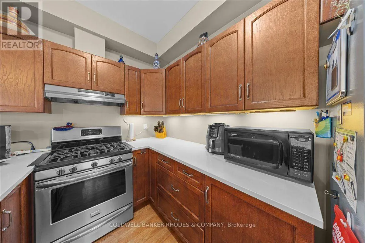 445 MEADOWBREEZE DRIVE