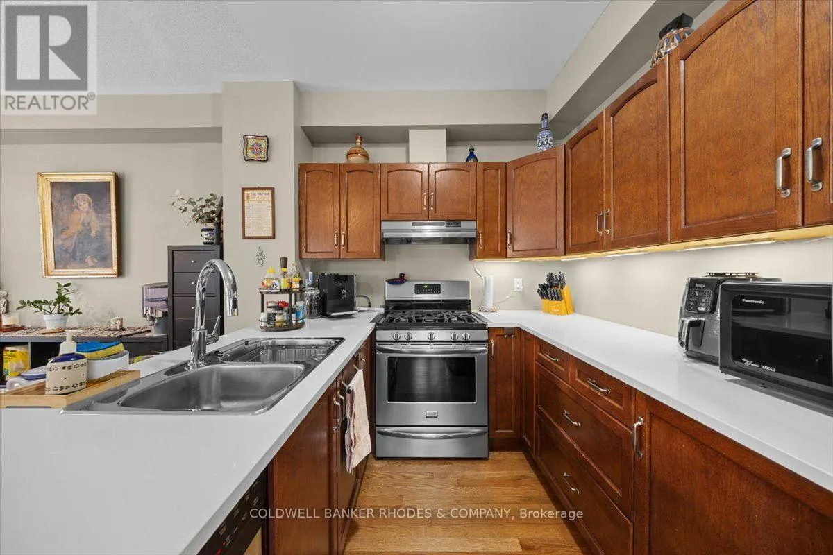 445 MEADOWBREEZE DRIVE