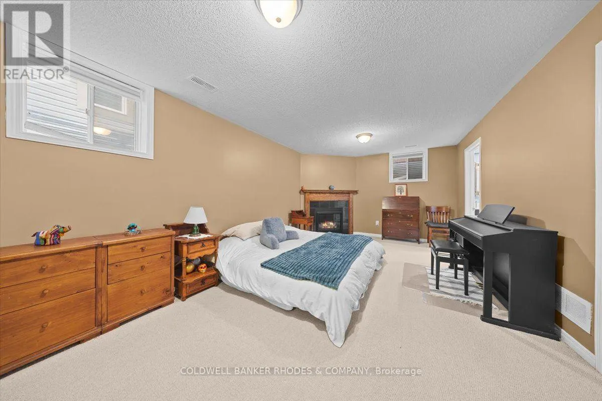 445 MEADOWBREEZE DRIVE