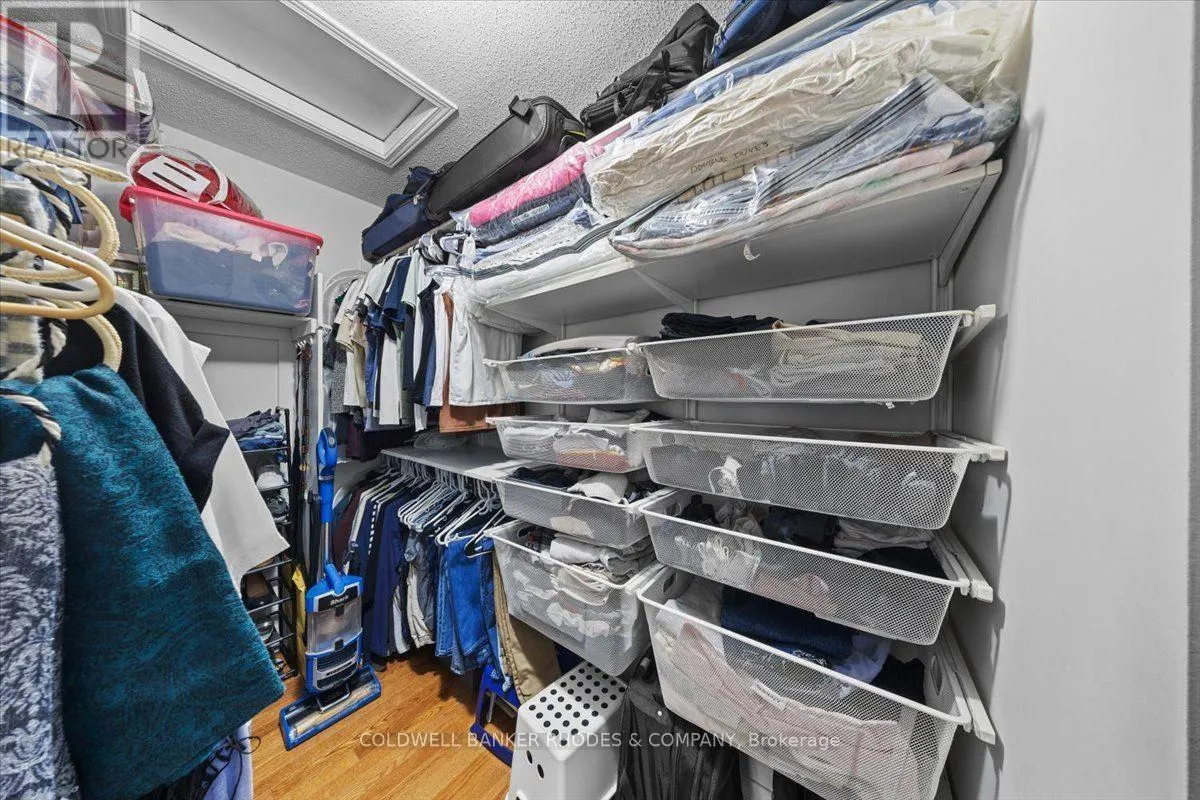 445 MEADOWBREEZE DRIVE