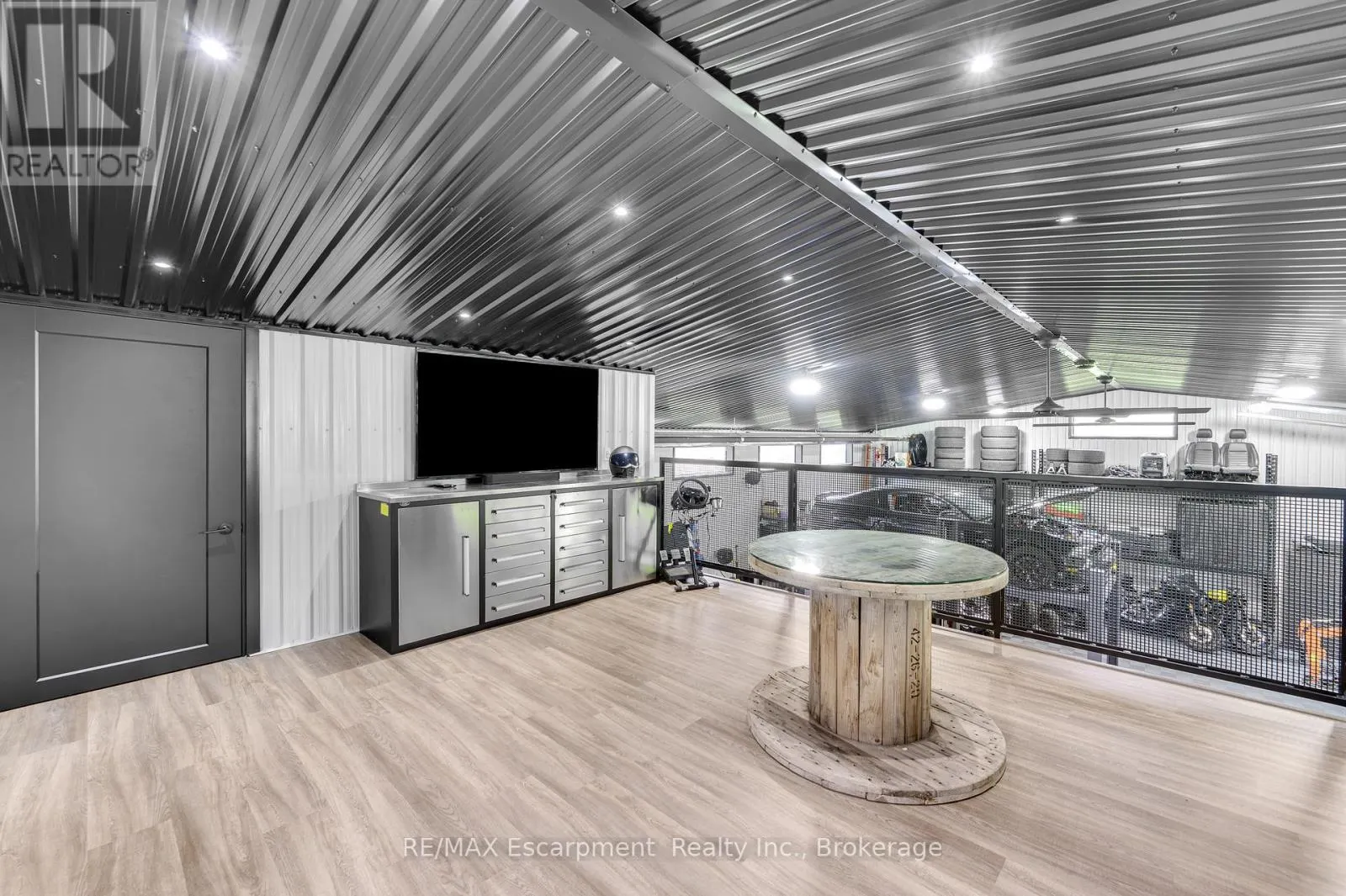 2092 HIGHWAY 6