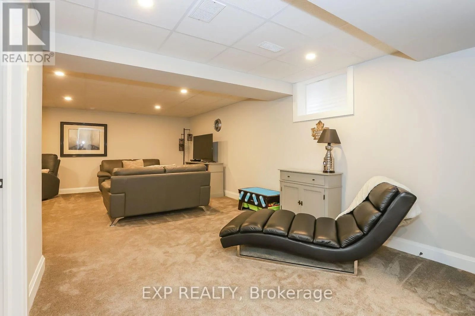 77A BROADWAY AVENUE