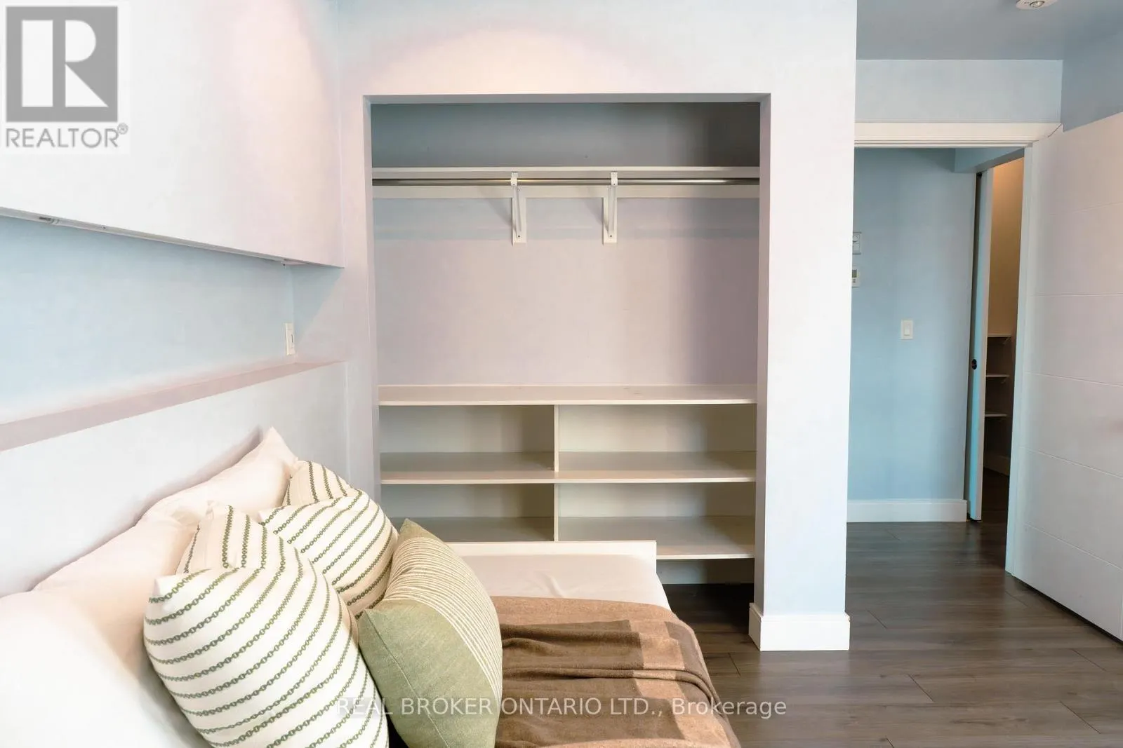 UNIT 102 - 904 PAISLEY ROAD