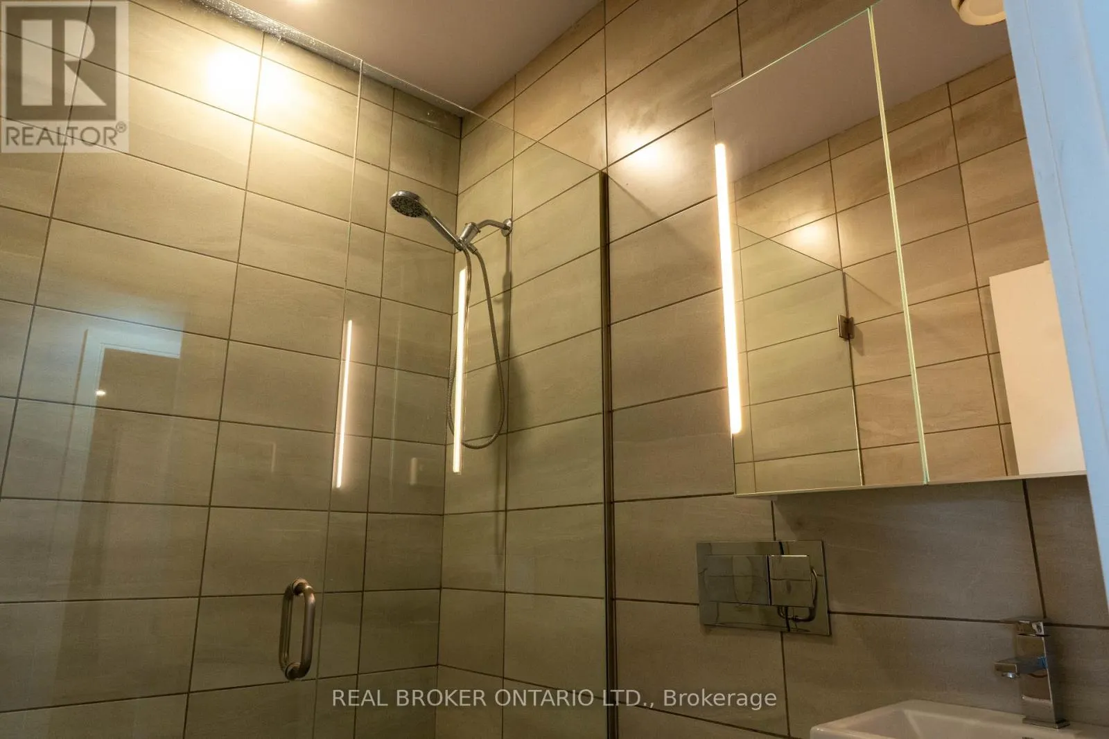 UNIT 102 - 904 PAISLEY ROAD
