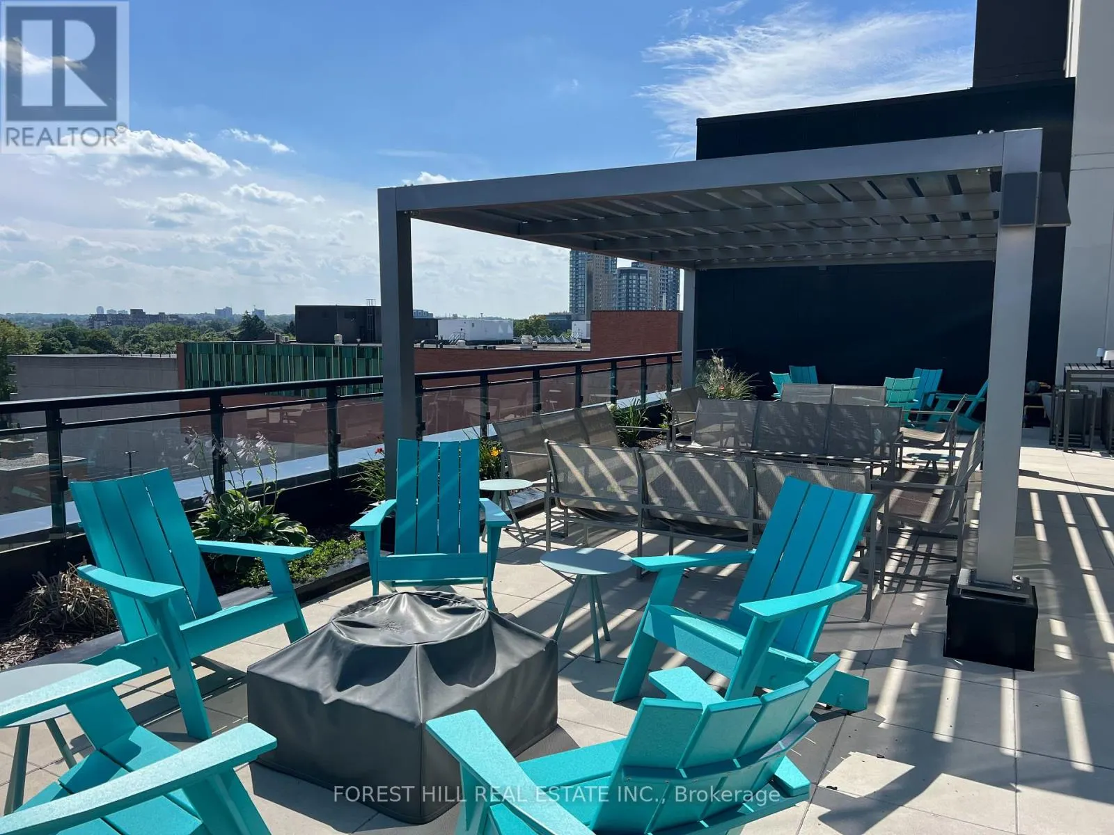 602 - 60 CHARLES STREET W