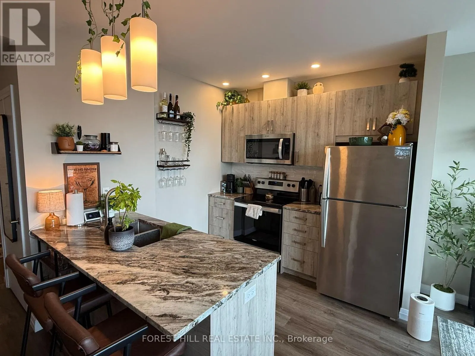 602 - 60 CHARLES STREET W