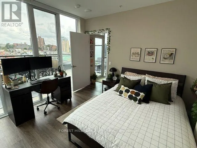 602 - 60 CHARLES STREET W
