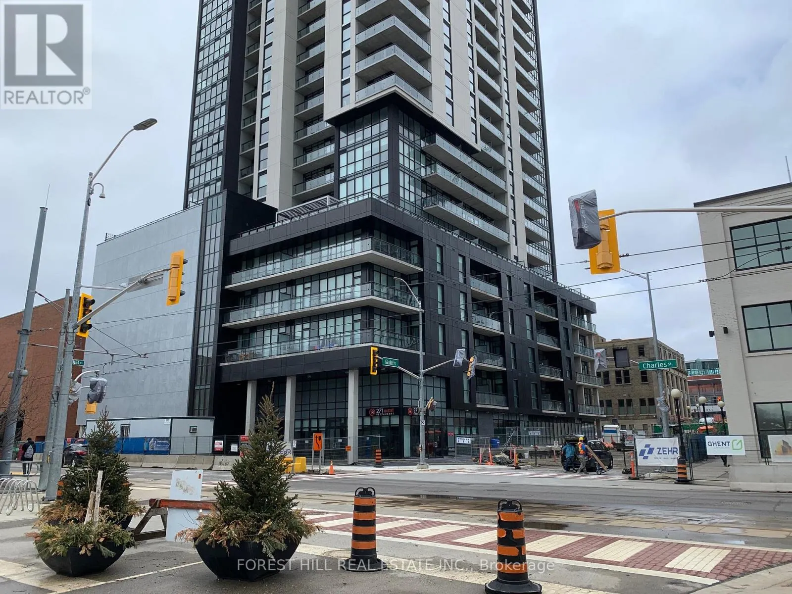 602 - 60 CHARLES STREET W