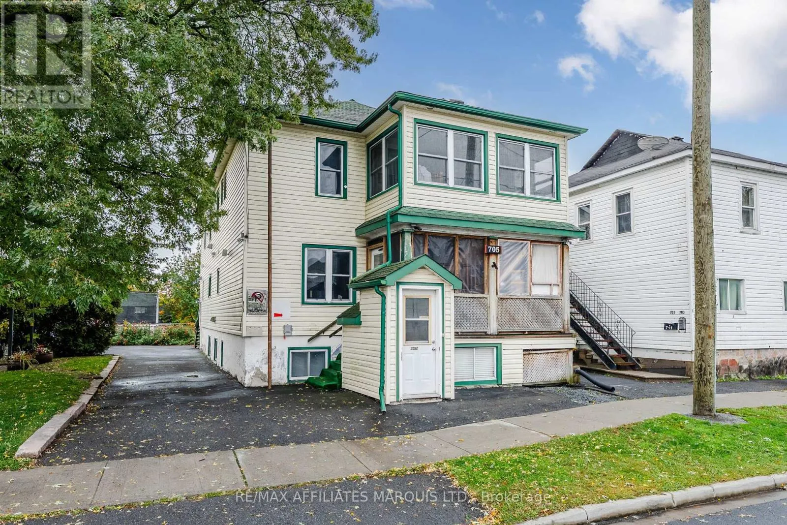 705 WALTON STREET
